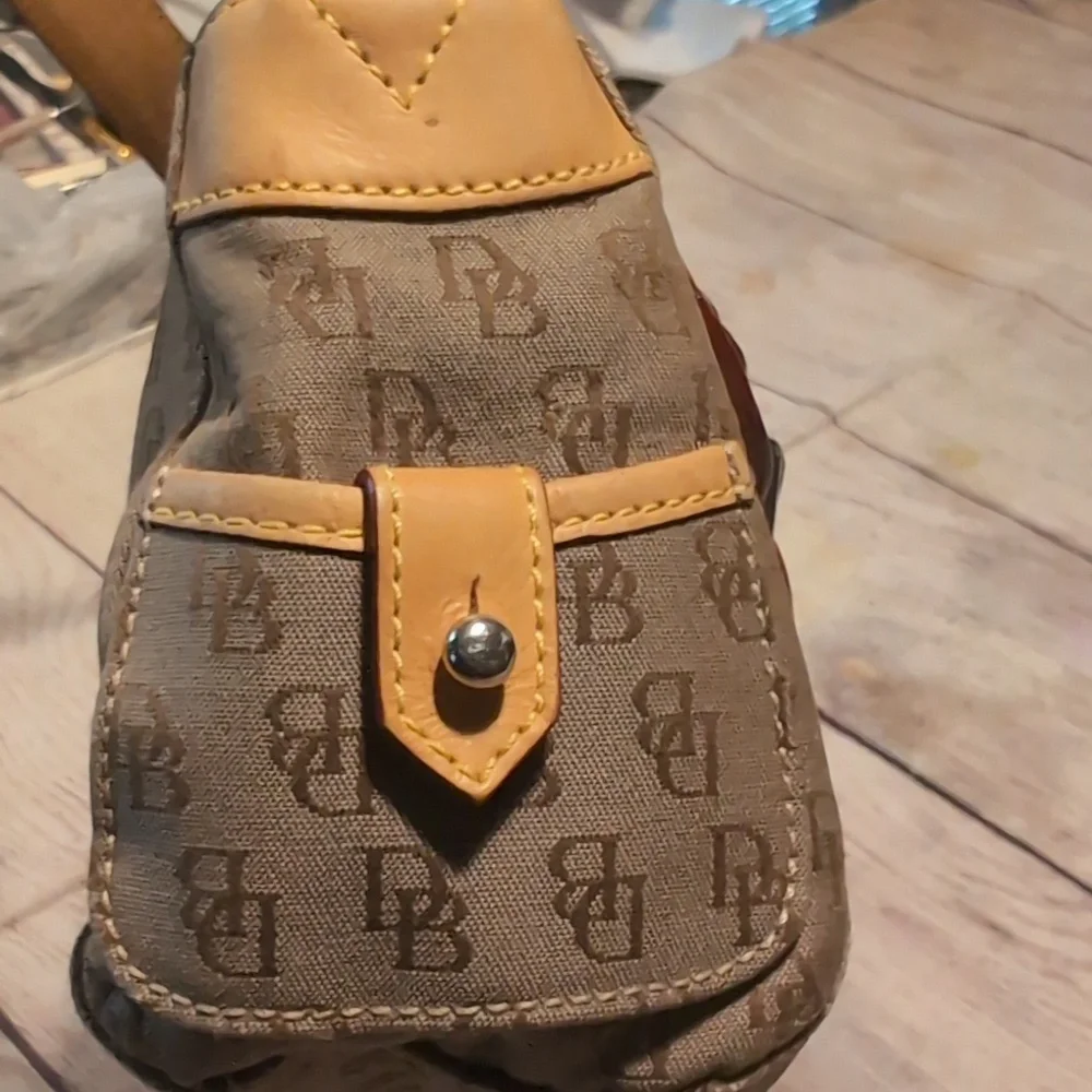 Dooney & Bourke Signature Light Brown Double Buckle Pockets Hobo Shoulder Purse - Picture 9 of 16